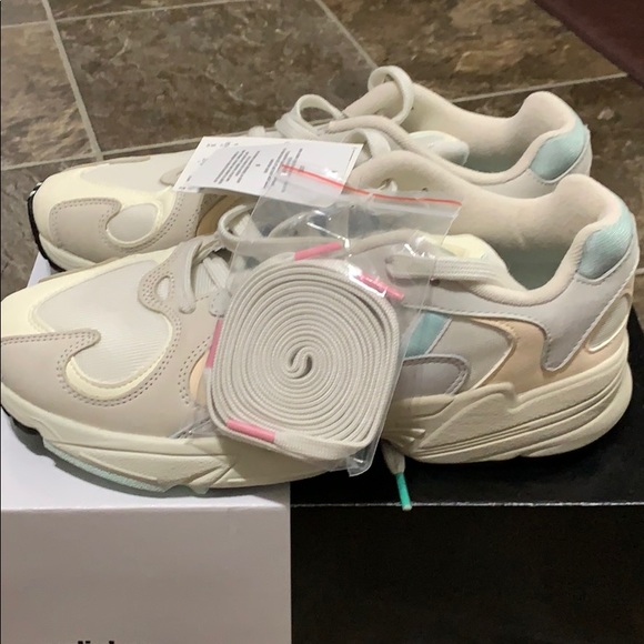 NWT Adidas Yung 1 Off white mint size 9US Mens - Picture 4 of 5
